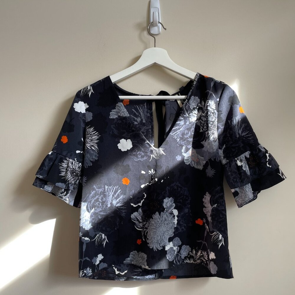 Top Shop Perfectly Cropped Back Tie Floral Top Medium Deep V